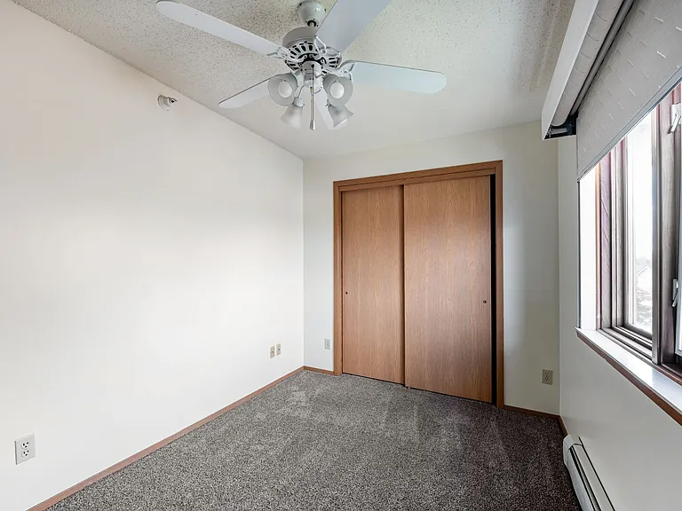 Oakland Pointe — Photo 28