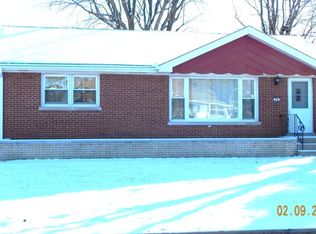 514 Division St, Crete, IL 60417