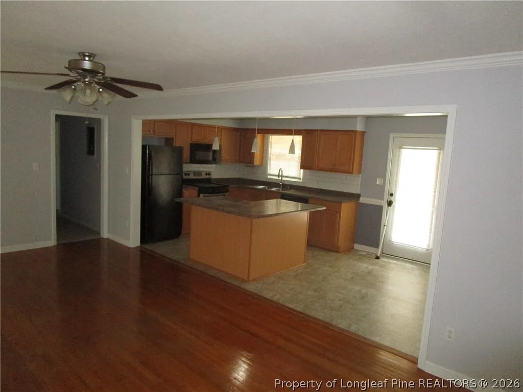 3 bed, 2.0 bath, 1263 sqft, $1,600 — Photo 3