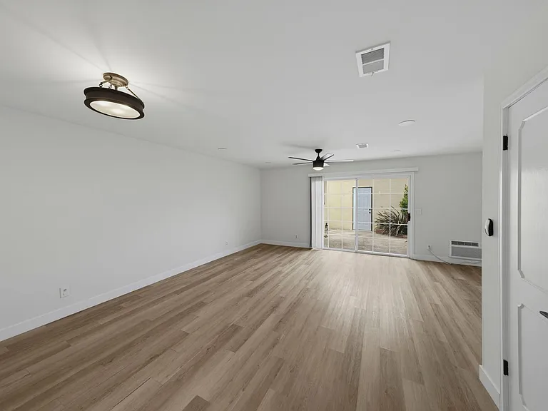 20368 Flora Ln — Photo 2