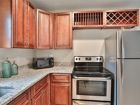 4th image of 3737 1/2 Burlington Ave N