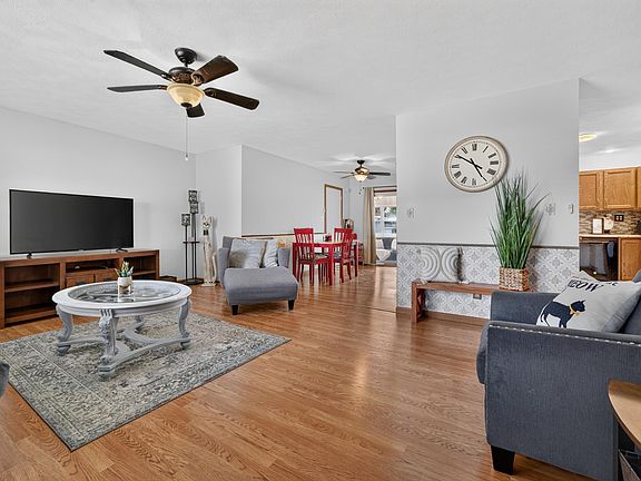 4th image of 205 Georgian Ln