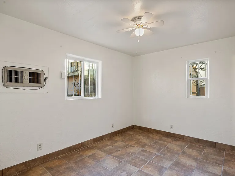 818 Iron Ave SE — Photo 8