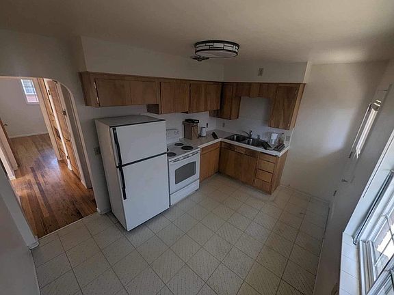 3rd image of 414 W Pueblo St
