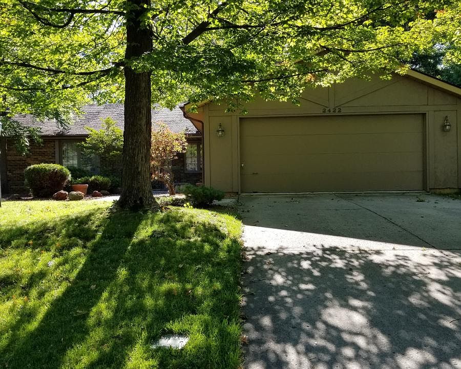 2nd image of 2422 Bellflower Ln
