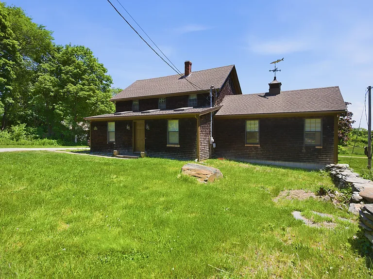 1861 E Main Rd — Photo 30