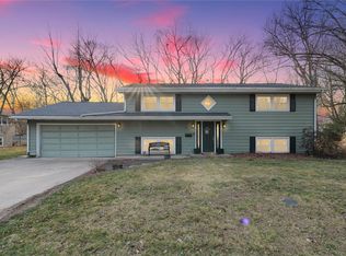 2720 Whippoorwill Dr, Charleston, IL 61920