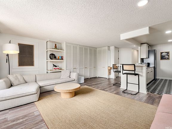 2nd image of 6750 Hawaii Kai Dr APT 102