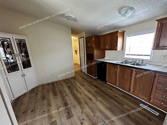3rd image of 4055 N Meadow Ln