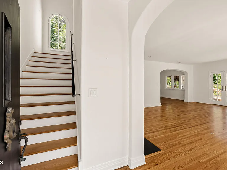 1323 Indiana Ave — Photo 6