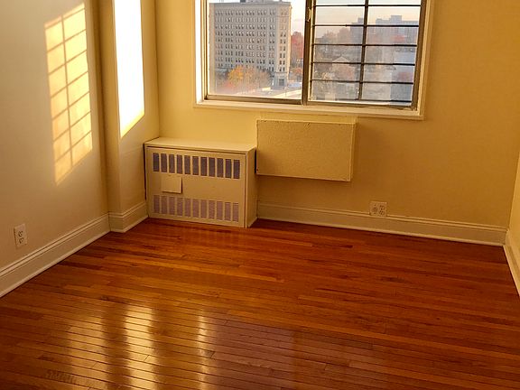 4th image of 30 Park Ave #11C