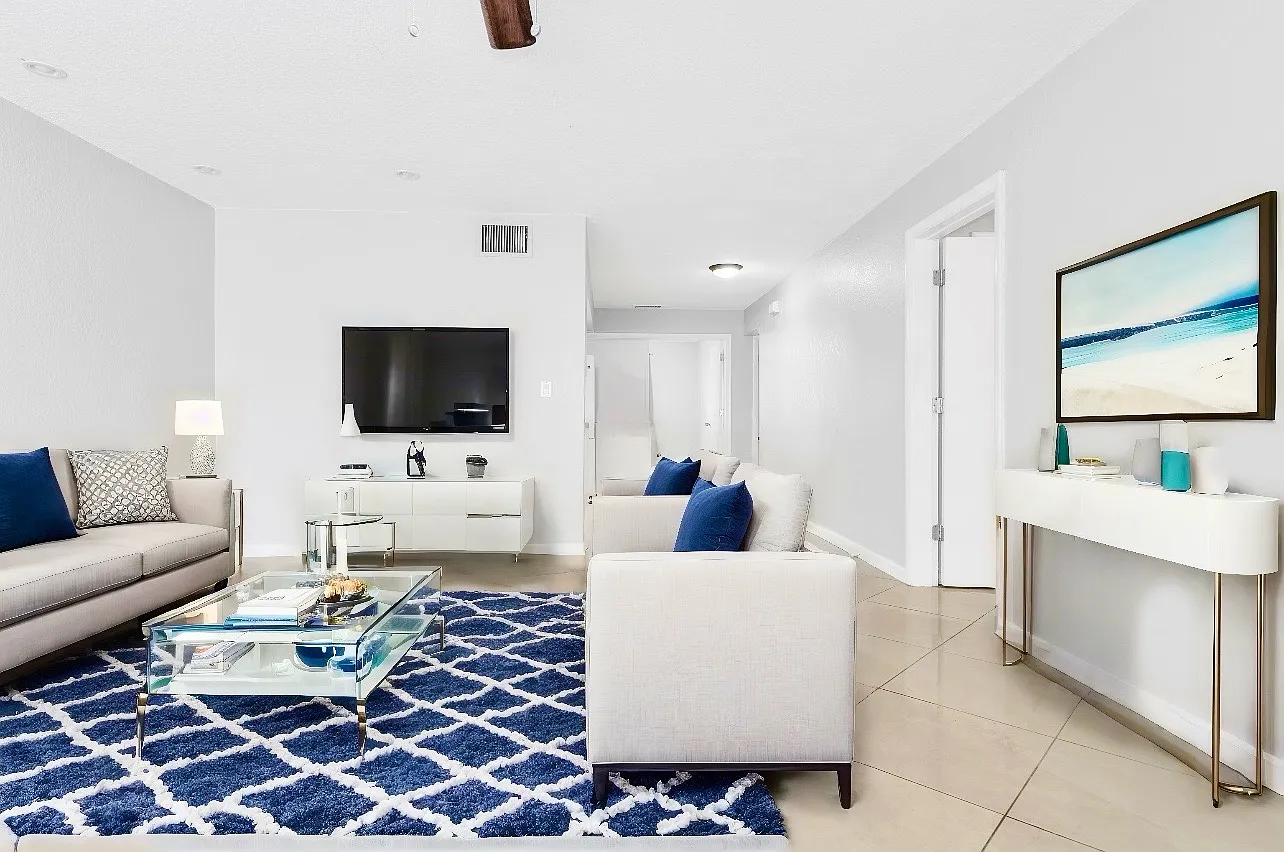 3 bed, 1020 sqft, $2,300 — Photo 1
