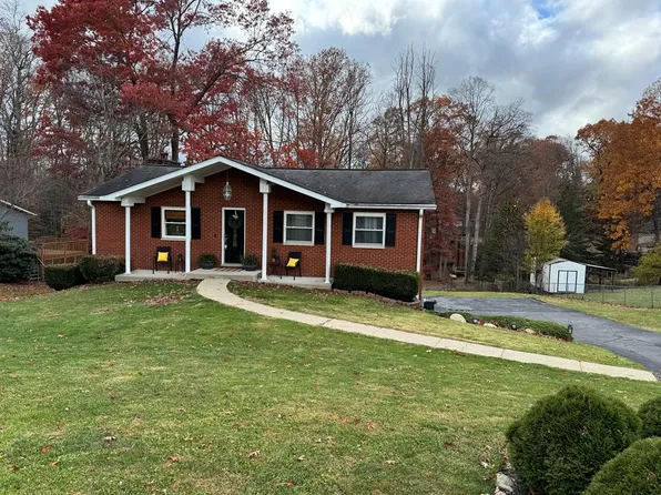 200 Redbud Dr, Beckley, WV 25801