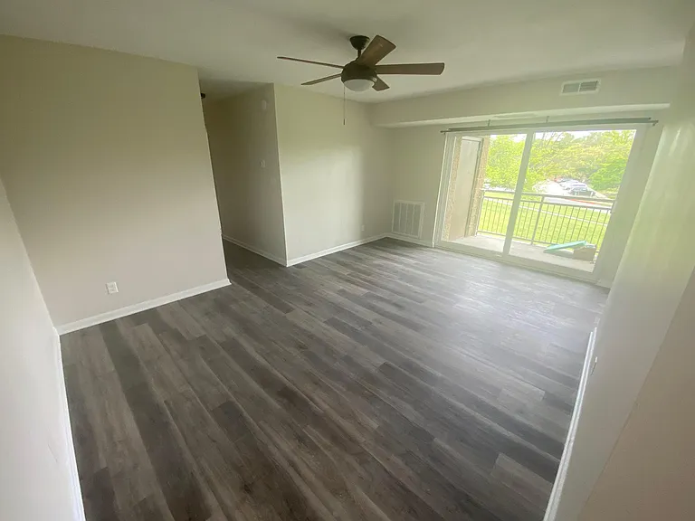 6087 Majors Ln #6 — Photo 2
