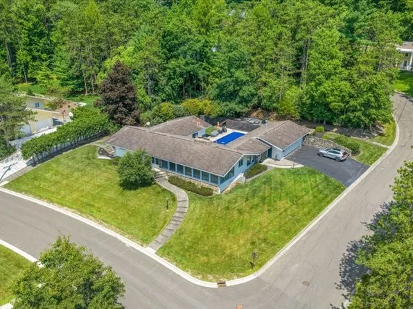 801 Skylane Ter, Endwell, NY 13760