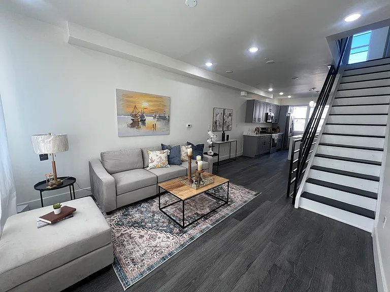 2407 W Seybert St — Photo 7