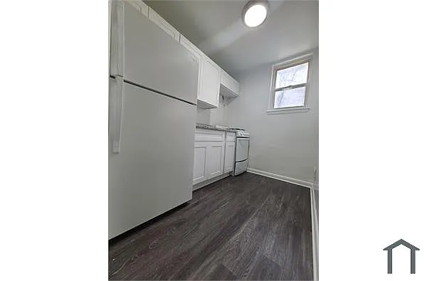 Building Photo - 4119 Saint Georges Ave #11