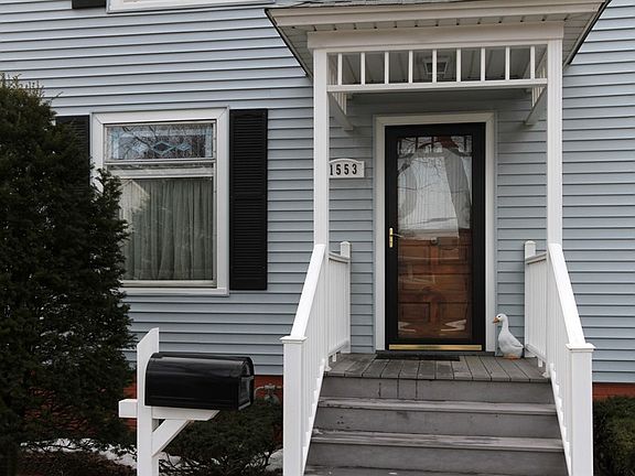 2nd image of 1553 E Walnut Ave