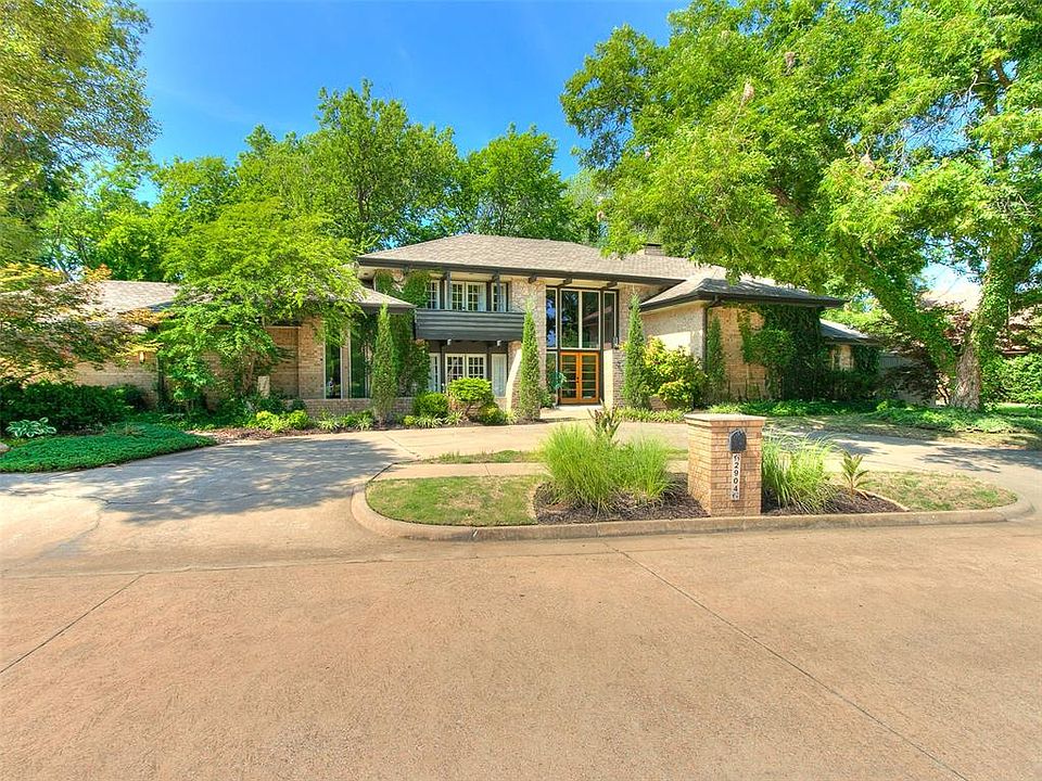 1st image of 2904 Castlewood Dr