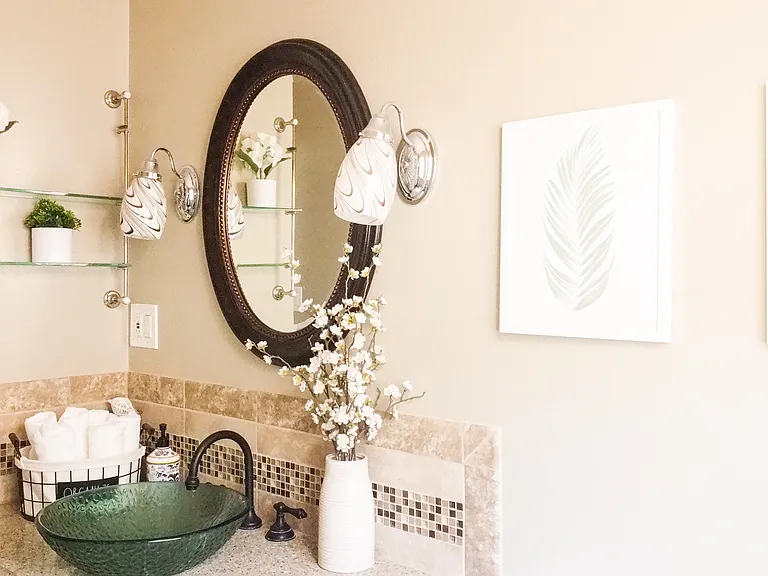 2nd Full Bath: Located on the Hallway between 1st and 2nd Bedrooms