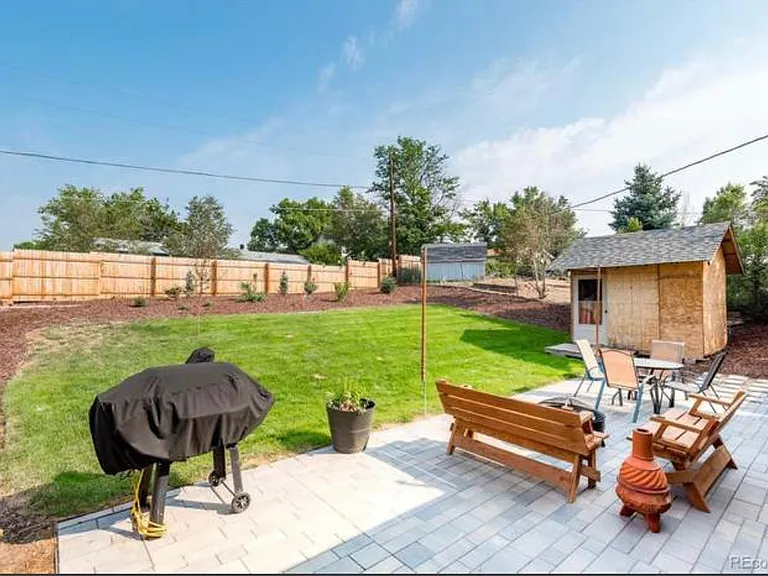 521 Drake St — Photo 11