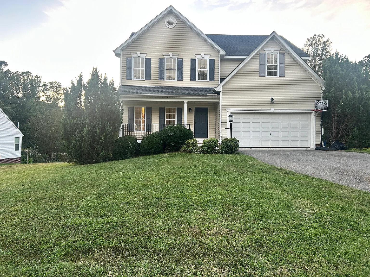 4 bed, 2362 sqft, $2,600 — Photo 1