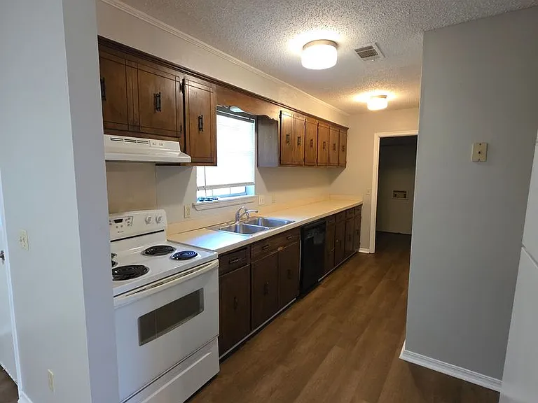 1336 S Sidney Ave — Photo 4