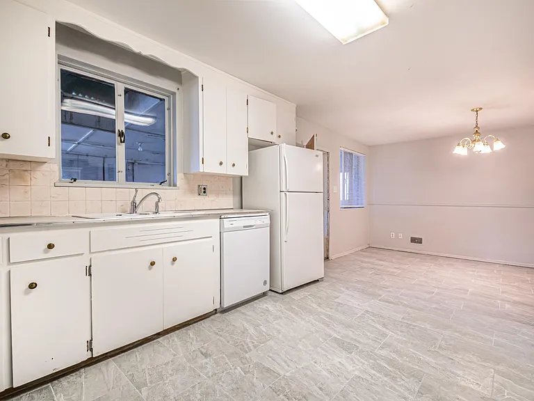 1370 W 1st Ave — Photo 15