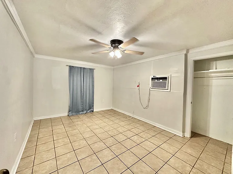 1727 Douglas Ave — Photo 12