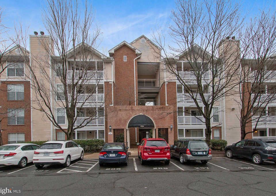 1st image of 1524 Lincoln Way APT 423