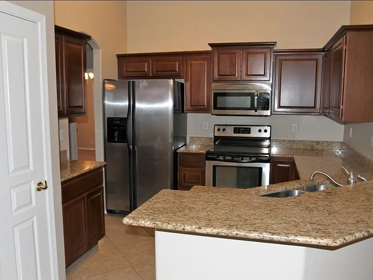 7713 W Foothill Dr — Photo 2