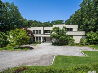 70 Shutter Ln, Oyster Bay Cove, NY 11771