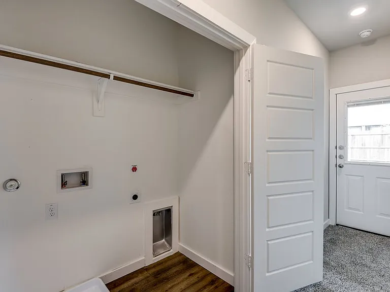 748 Wheatfield Dr — Photo 14