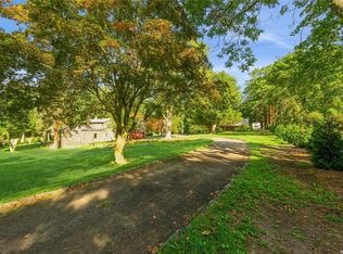 14 Pound Hollow Rd, Glen Head, NY 11545