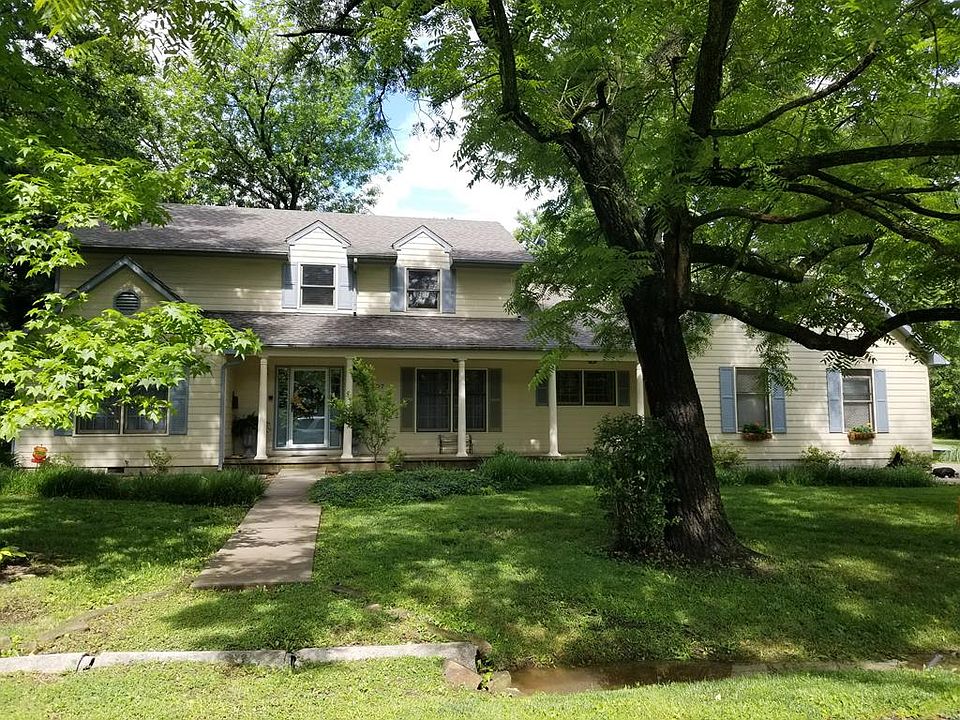 1st image of 807 N Water St