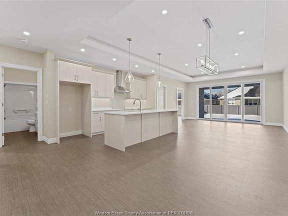 5th image of 77 Belleview Dr
