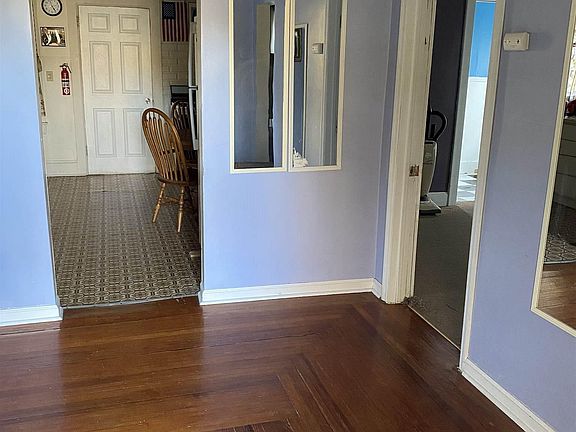 3rd image of 186 W Mary St