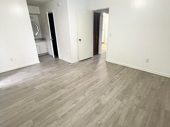 3rd image of 3329 MAYFLOWER Street