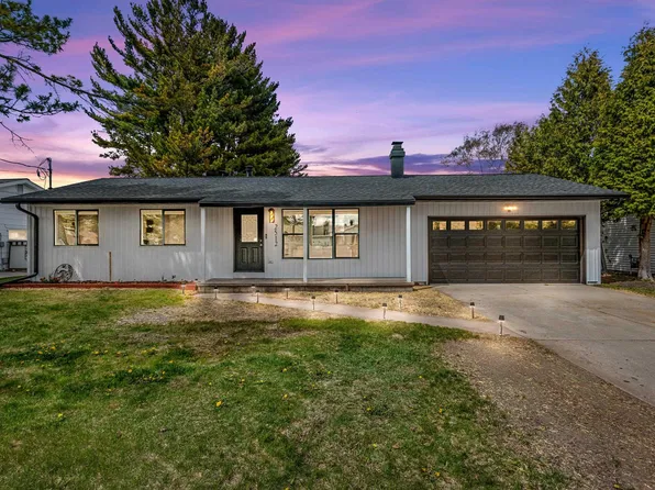 2512 44th St, Two Rivers, WI 54241