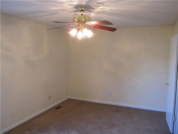 5th image of 3113 Larson Ln