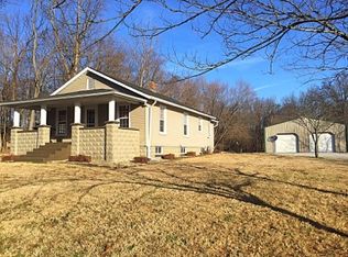 1350 W Sycamore St, Carmi, IL 62821