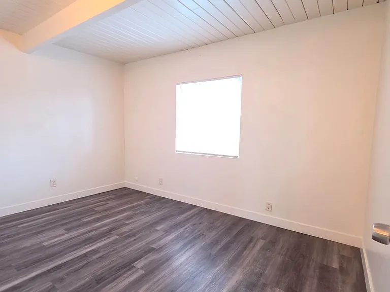 12003 Berendo Ave #5 — Photo 7