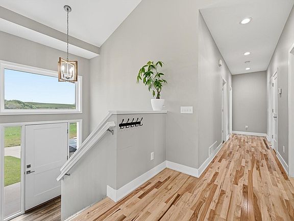 5th image of 105 Bluegrass Ln