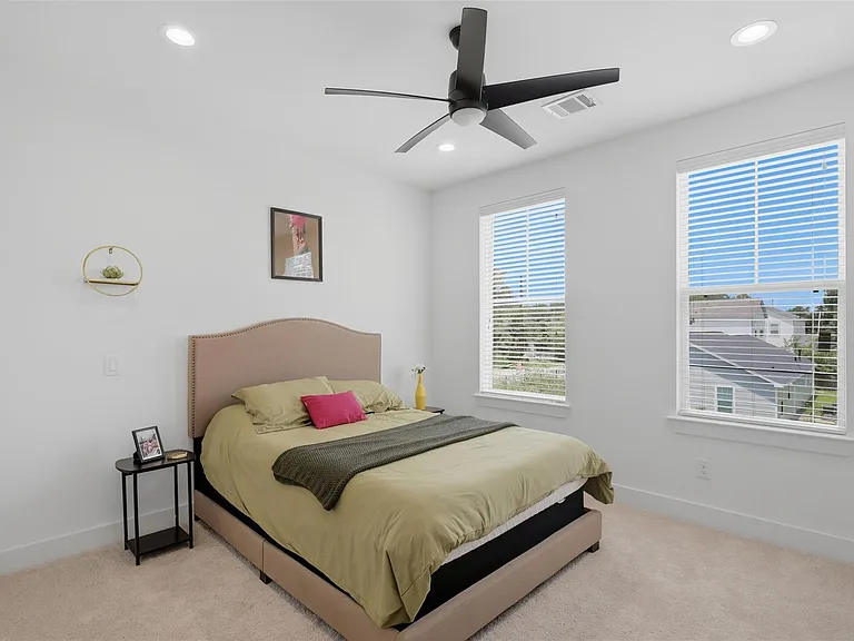 6833 Paris St — Photo 15