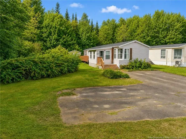 153 Moore St, Fredericton, NB E3B 8L8