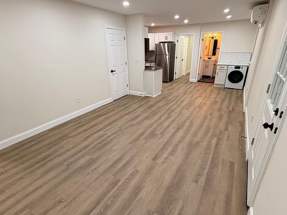 1st image of 538 Clinton Springs Ave #3