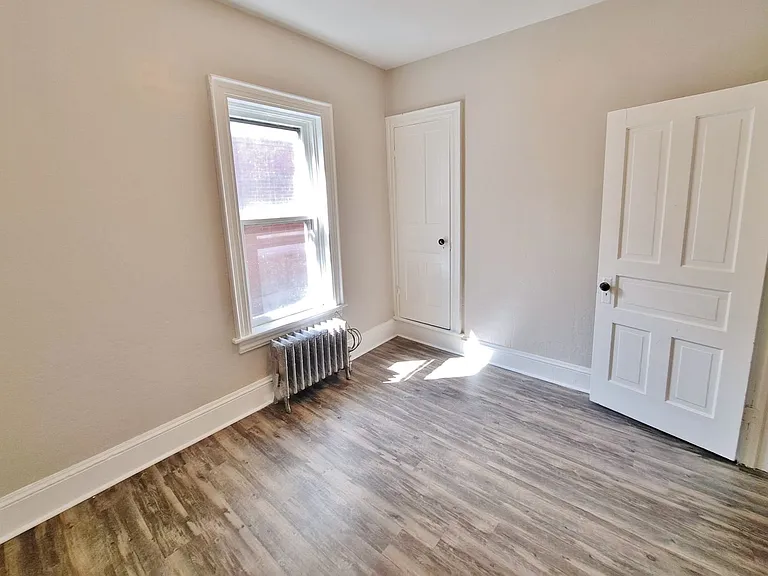 338-342 E Walnut St — Photo 18