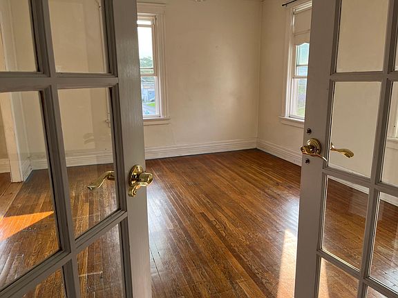Enter apartment