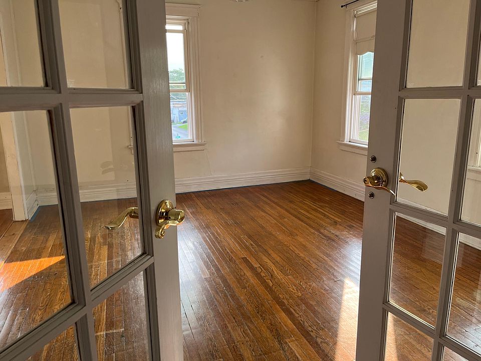 Enter apartment