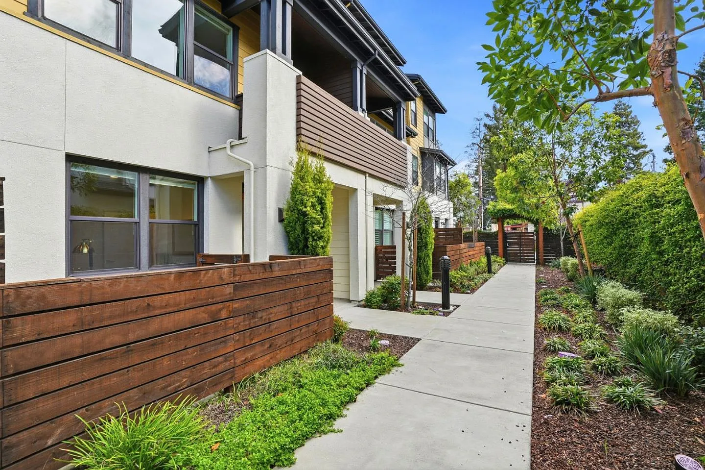 24 Avondale Ave photo 1